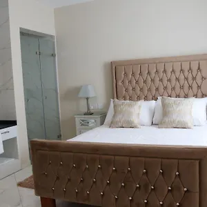100 Boutique Living Casa de hóspedes